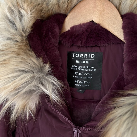 Torrid Nylon Fur Trim Fit And Flare Puffer Size 1X - Picture 8 of 9